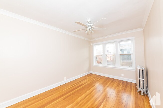 Building Photo - 4040 N Mozart St