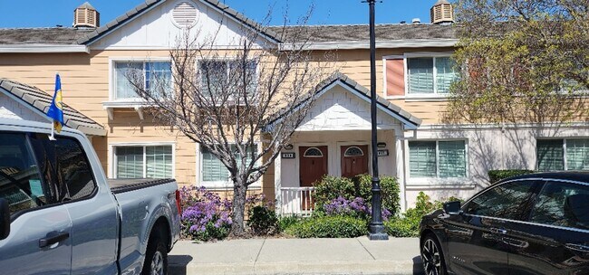 Foto del edificio - Cute 2 Bedroom 1 Bath Condo Daniels Avenue Vallejo New Flooring and Paint ***MOVE-IN SPECIAL***