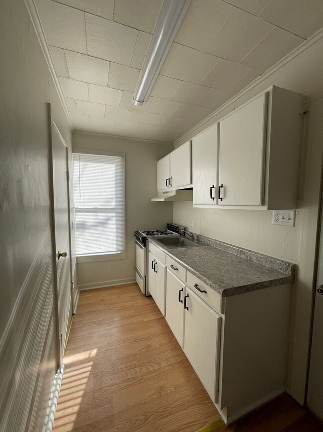 Building Photo - 1-Bedroom Apartment Available in Goshen