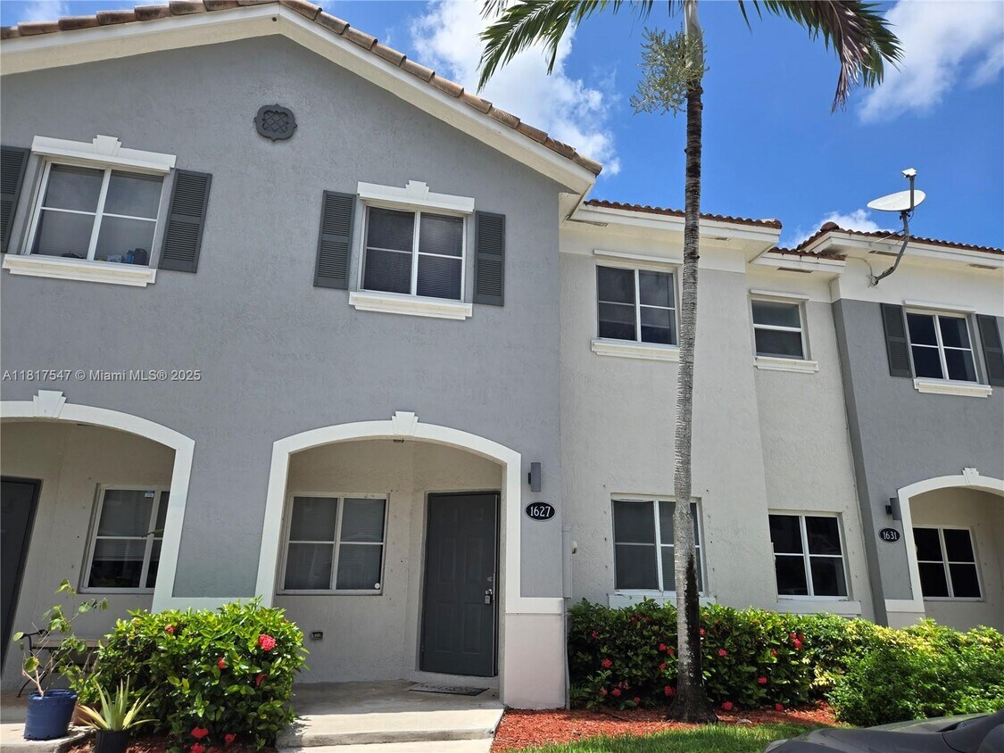 Foto principal - 1627 SE 30th St