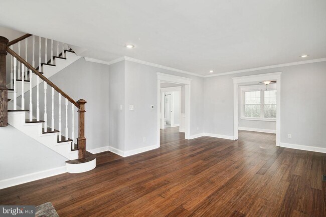 Building Photo - 614 Maple Ave