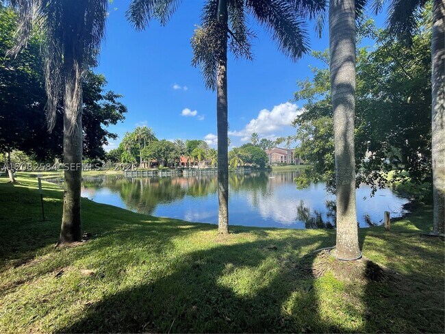 Foto del edificio - 4820 N State Rd 7