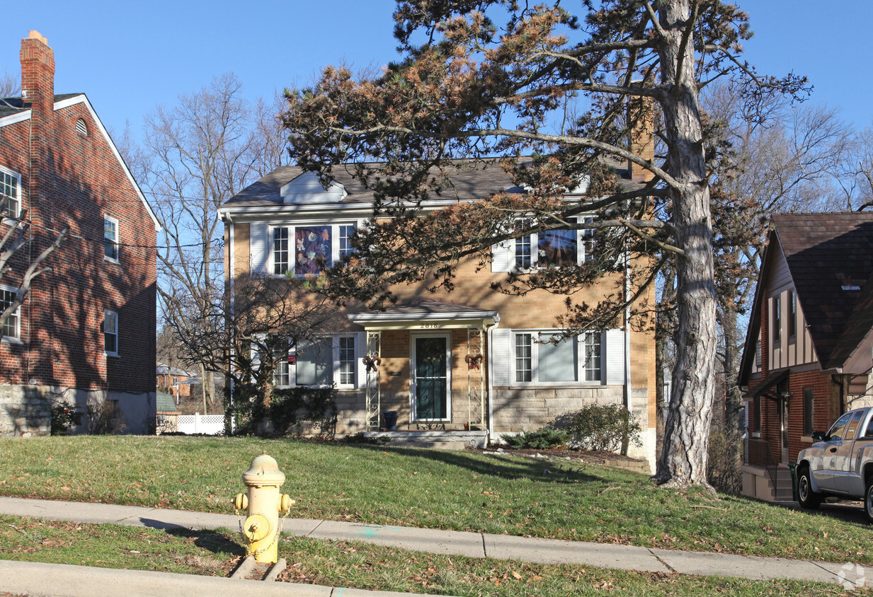 Building Photo - 2818 Temple Ave