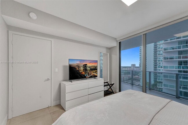 Foto del edificio - 488 NE 18th St