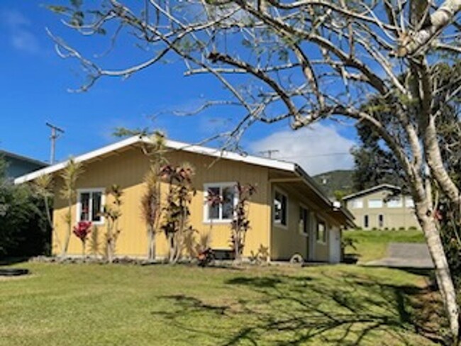 Building Photo - Unfurnished 3 Bedroom 2 Bathroom Home loca...