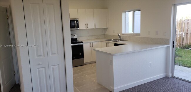 Foto del edificio - 452 NW 12th Pl