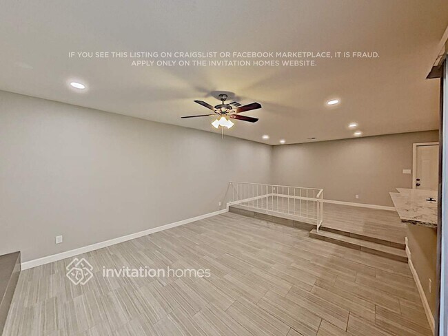 Building Photo - 2440 E Manhatton Dr