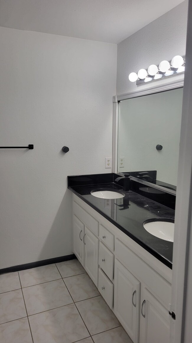 Building Photo - 117 Chicago Woods Cir