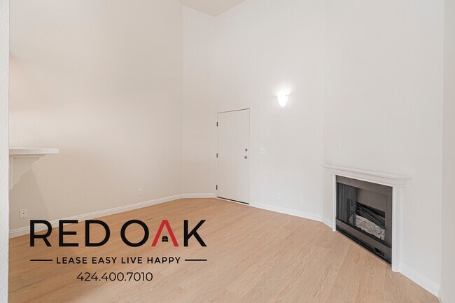 Building Photo - 4651 Cahuenga Blvd