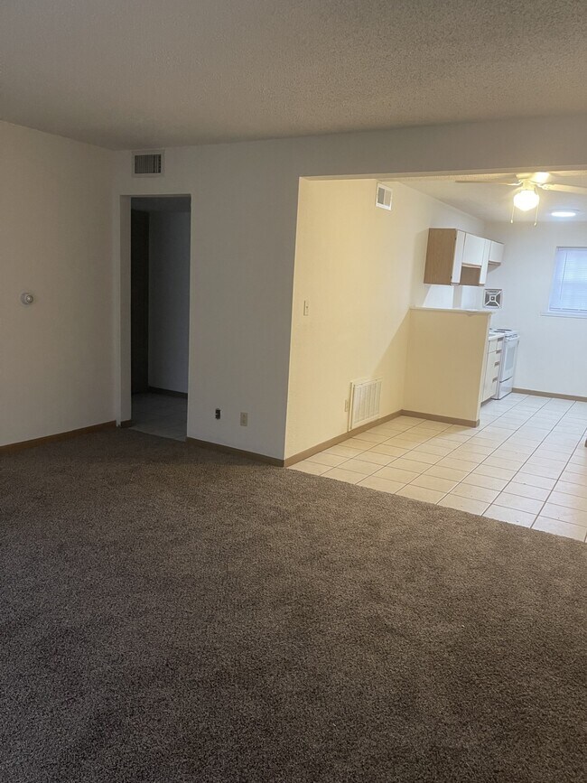 Foto del edificio - 1648 Towne Dr