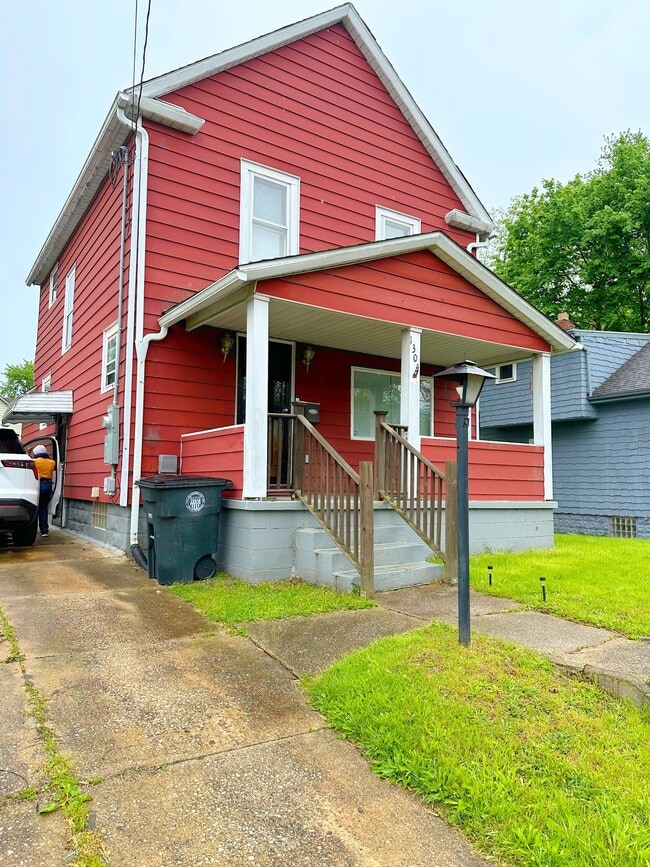 Building Photo - 1304 Kellogg Ave