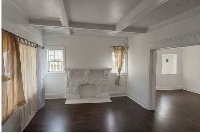 Building Photo - 1424 W 45th St