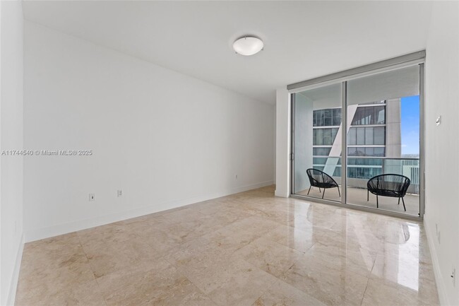 Building Photo - 900 Biscayne Blvd