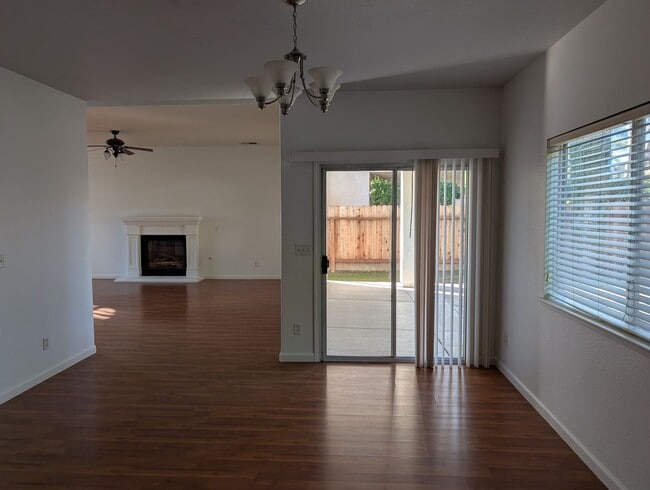 Building Photo - Nice 2 story home with lots of space, close to Fugman Elementary, Copper River and Woodward Park.