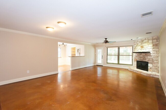 Building Photo - Excellent Finish Out - Palmer/Mopac Area -...
