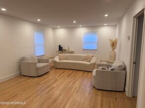Building Photo - 534 Apple Dr