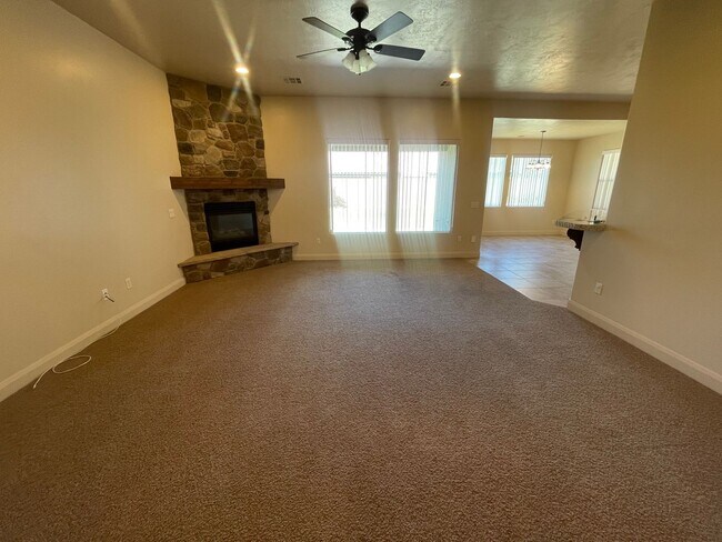 Foto del edificio - Great home and Pet Friendly!!  ADA tub/shower