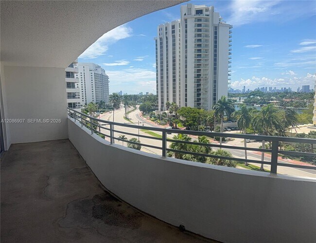 Foto del edificio - 5555 Collins Ave