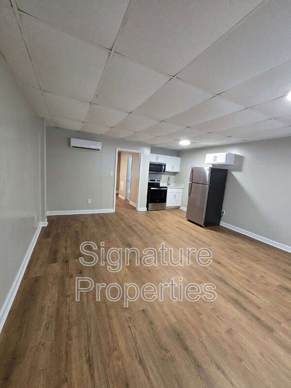 Foto del edificio - 773 Long Point Rd