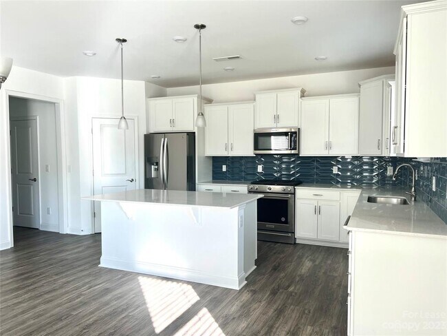 Building Photo - 19205 Yellow Birch Dr