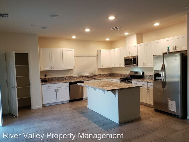Building Photo - 4 br, 2.5 bath House - 3748 Bridgehaven Way
