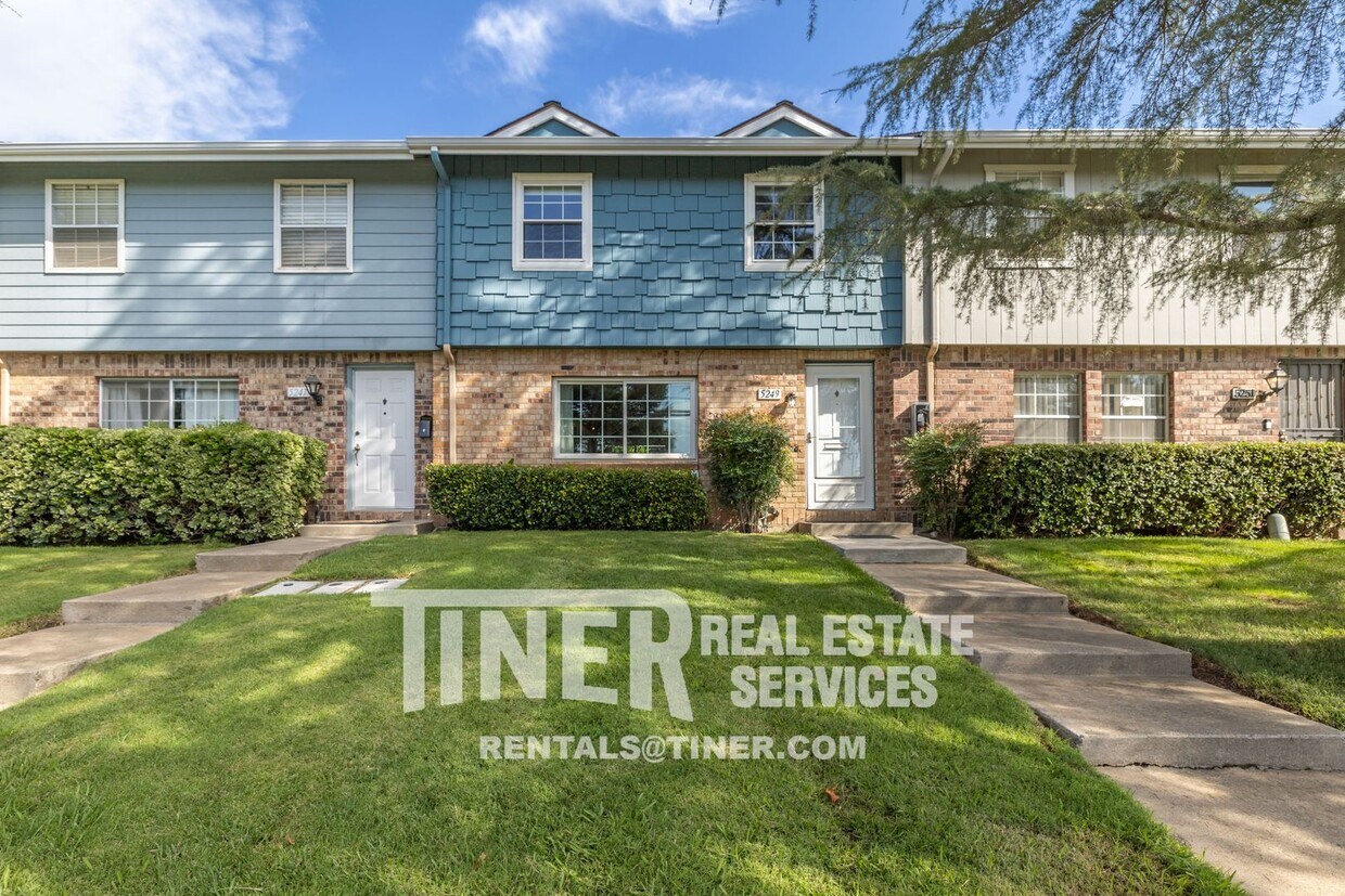 Primary Photo - Oak Knoll 3 Bedroom Townhome- Available MO...