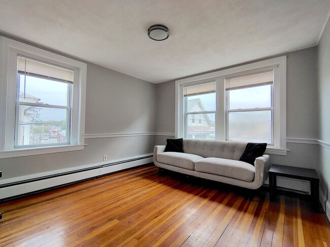 Interior Photo - 256 Washington