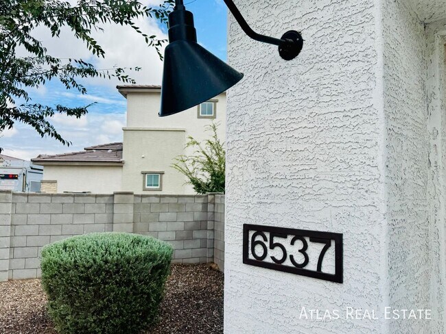 Building Photo - 6537 N 15th Dr