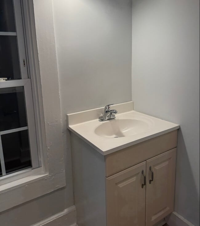 Building Photo - 223 N Main St