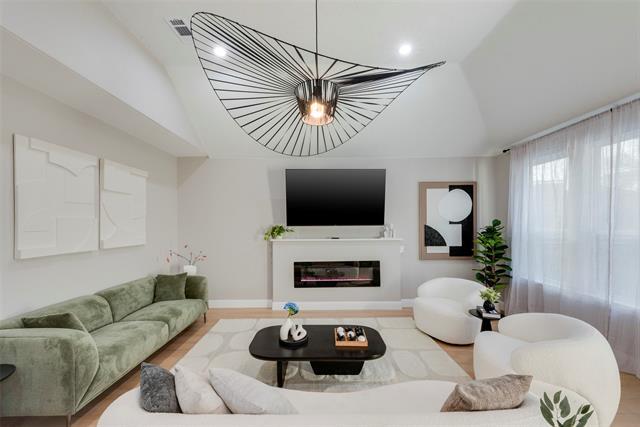 Foto del edificio - 529 Pebblecreek Dr