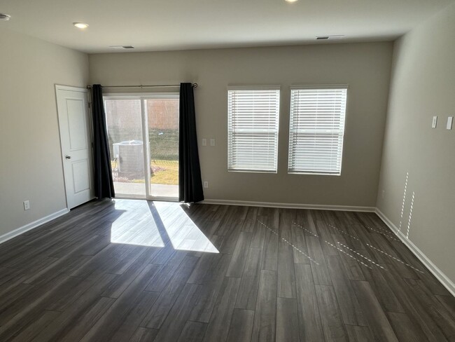 Foto del edificio - Newer 3 Bed Townhome in Kannapolis