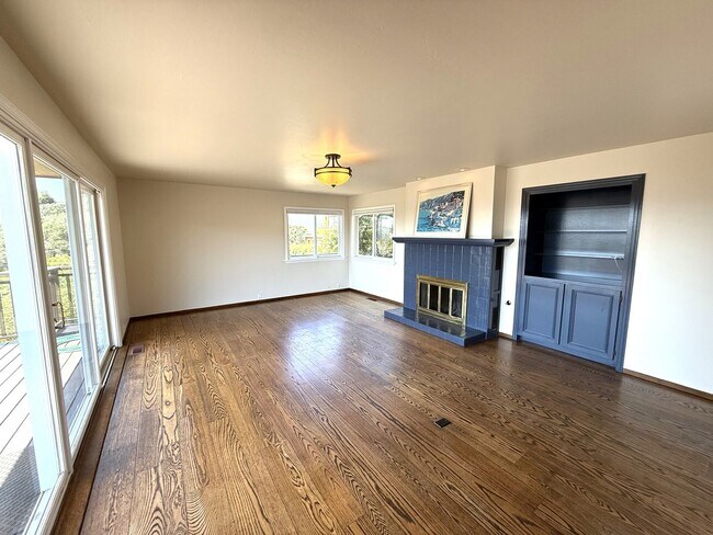 Foto del edificio - 4BD/3.5BA HOME - GREENBRAE HILLS - STUNNIN...