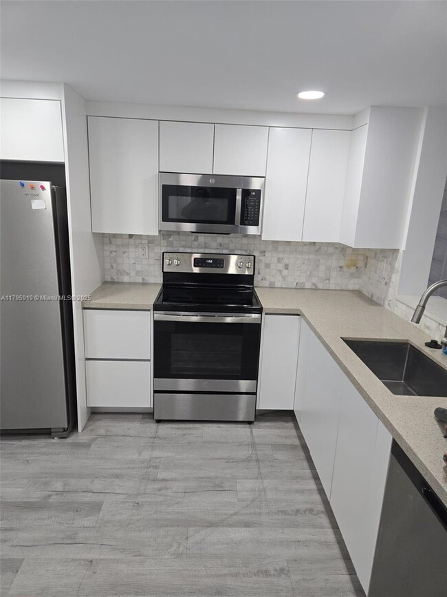 Foto del edificio - 2860 Somerset Dr