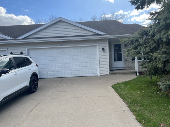 Building Photo - 2059 Schanock Dr