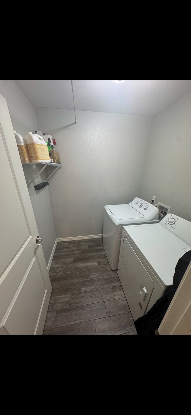 Foto del edificio - 235 Turnberry Ct