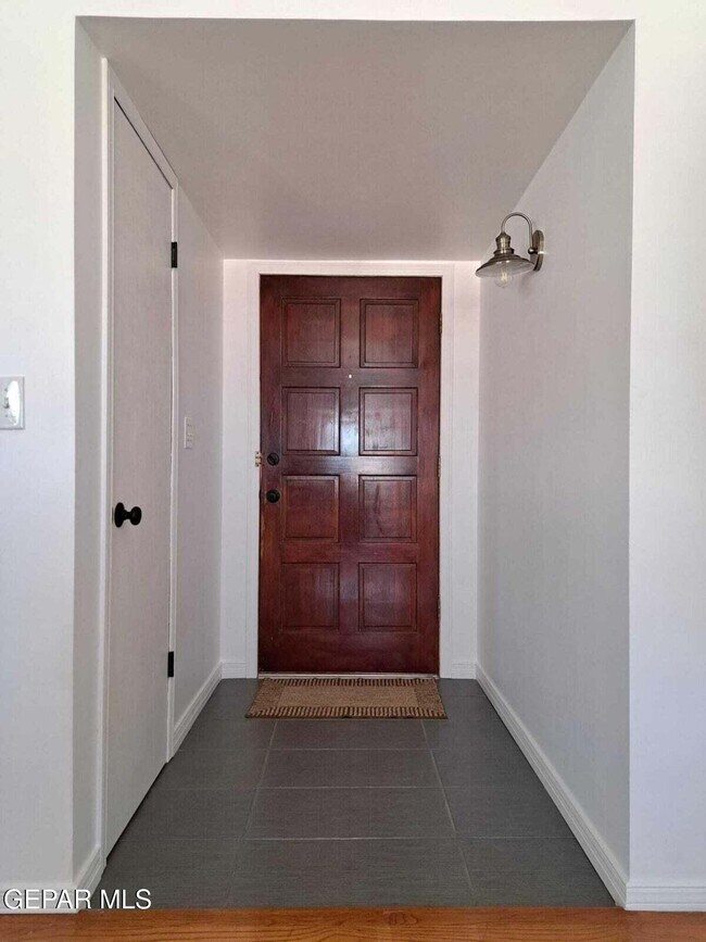 Foto del edificio - 817 Centennial Dr