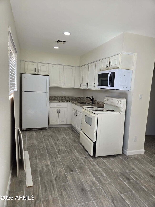 Foto del edificio - 1223 W University Dr