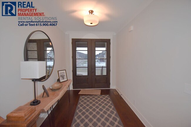 Foto del edificio - Beautiful all-brick home in the desirable ...