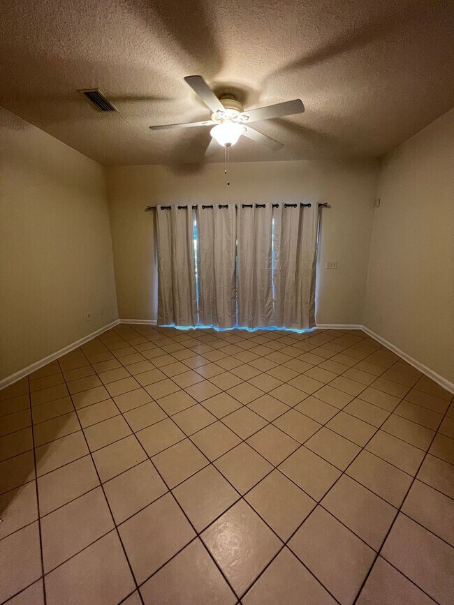 Building Photo - 2 Bedroom 2.5 bath town home in Bartram!