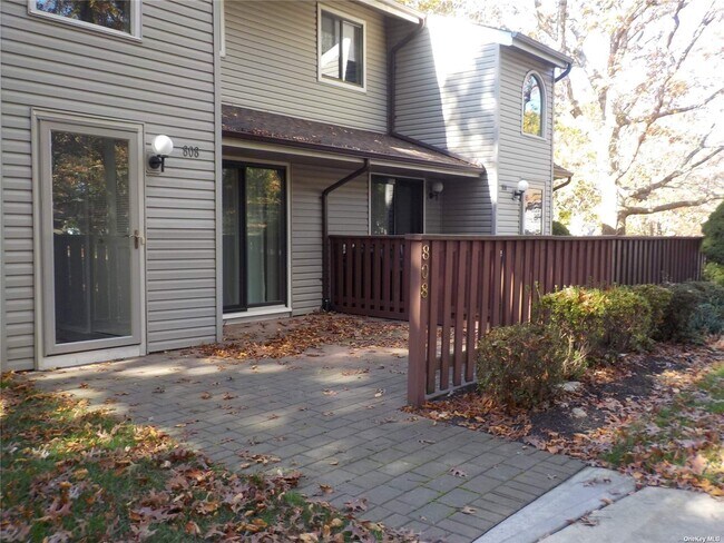 Building Photo - 808 Woodland Ct