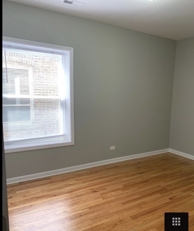 Dormitorio - 8522 S Bennett Ave