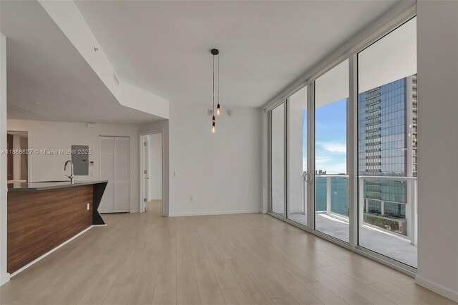 Foto del edificio - 601 NE 27th St