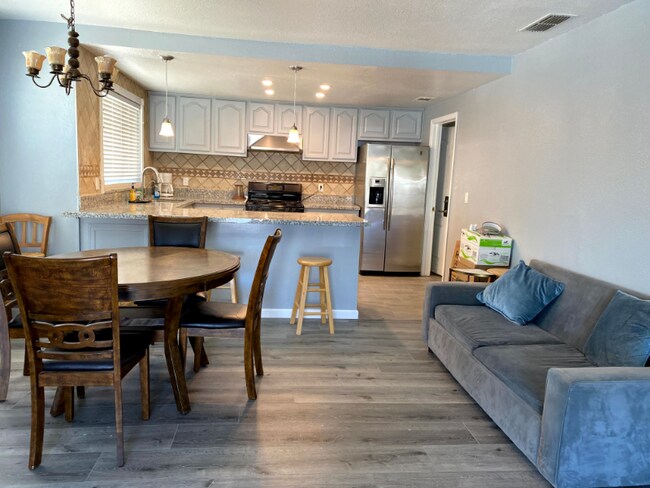 Building Photo - 2833 Azevedo Dr