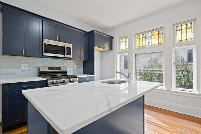 Building Photo - 544 Whitney Ave