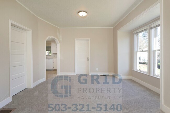 Building Photo - Two Bedroom Craftsman Home Available in th...