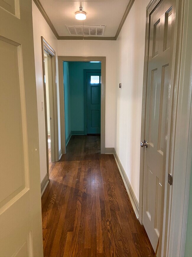 Foto del edificio - 4103 Bradwood Rd