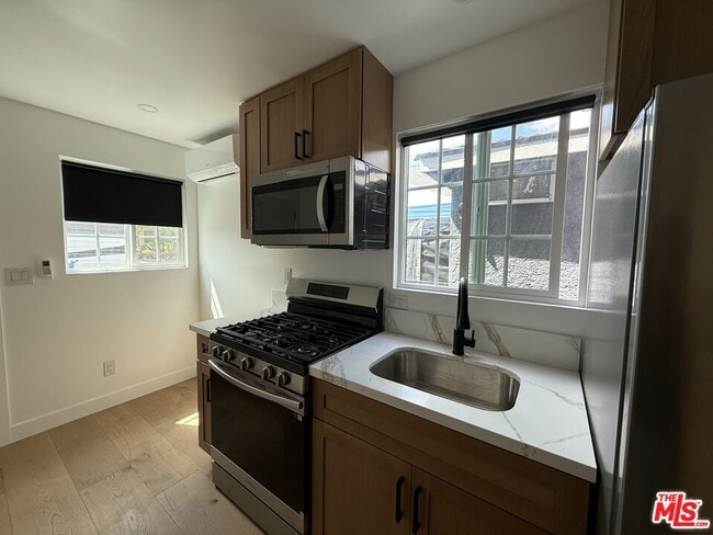 Building Photo - 9506 San Pedro St