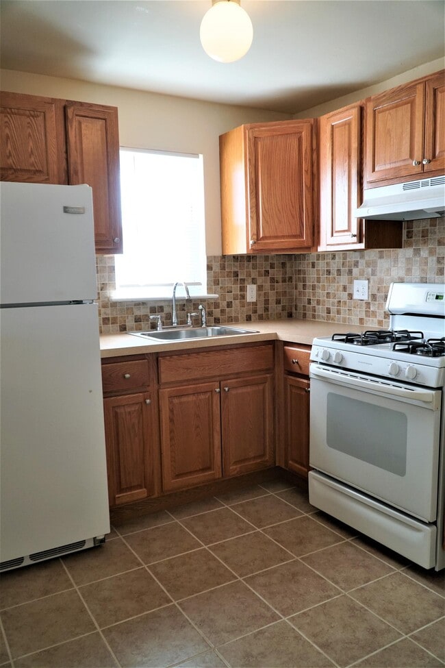 Building Photo - 5468 Vicaris St