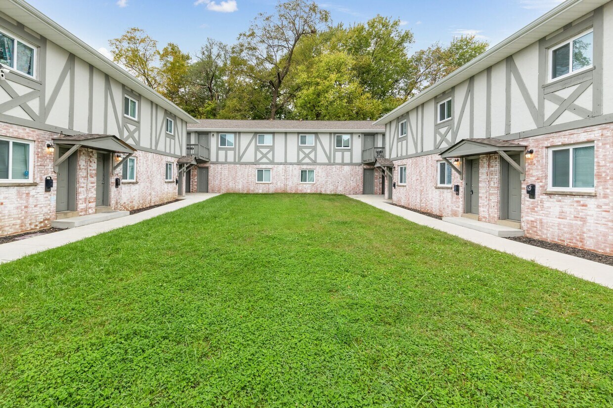 Building Photo - 2201-2219 Woodson Rd