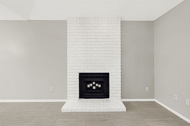 Building Photo - 14020 Schroeder Rd